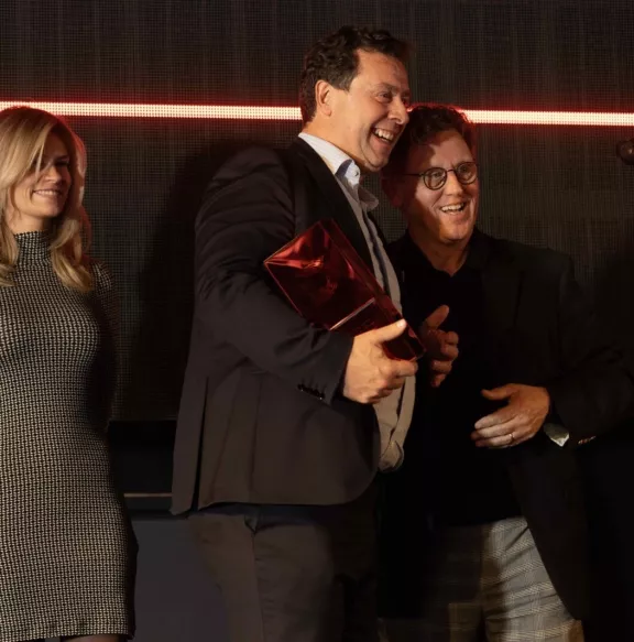 Foto ontvangst Digital Dealer Award Bob Callens