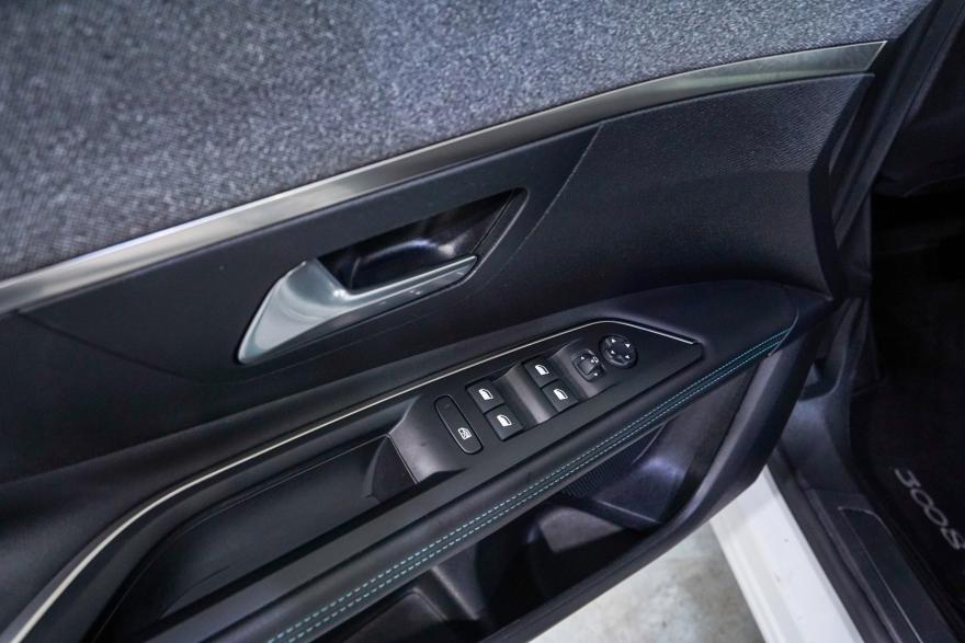 Peugeot 3008 PHEV hybrid 225 e-eat8 allure pack 180 AT