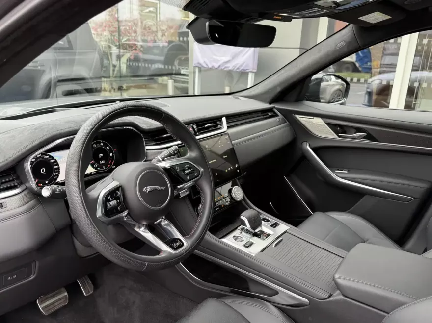 Jaguar F-Pace