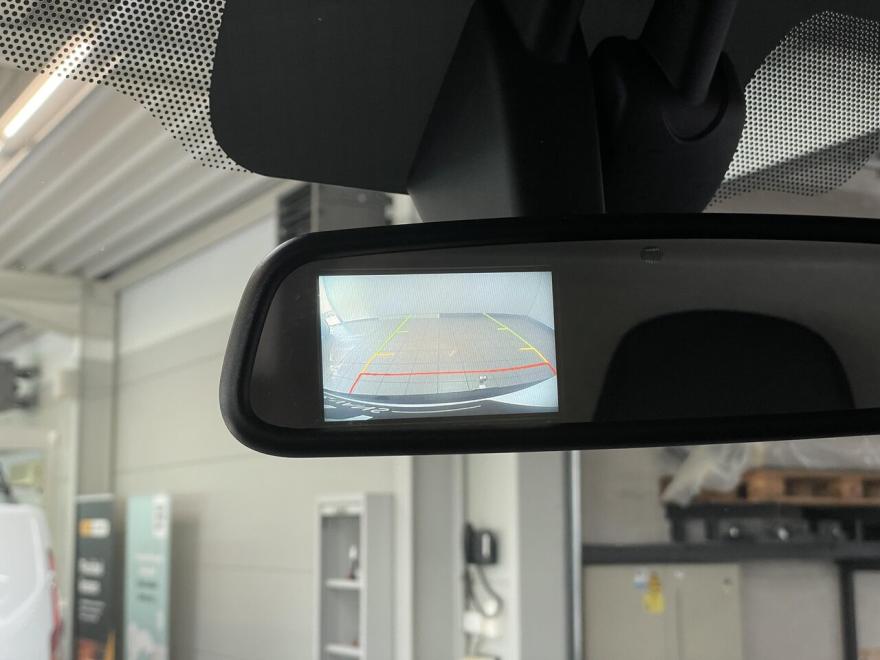 
<p>Alle&nbsp;<strong>DECAIGNY SELECTED CARS&nbsp;&amp; VANS</strong>&nbsp;worden op 110 punten gecontroleerd - Minimum 1 jaar garantie &nbsp;– Europese wagen - Uitgebreide testrit mogelijk om onze kwaliteit te ervaren. Onze hoog opgeleide medewerkers garanderen U kwaliteit en perfecte service.<br>Bezoek onze website :&nbsp;https://www.decaigny.be&nbsp;&nbsp;en vind uw droomwagen!</p><p><span>
</span></p><p><strong>Flexlease</strong>&nbsp;: Alles omvattend leaseprogramma voor bedrijf en particulier. Bezoek onze website : &nbsp;https://www.flexlease.rent&nbsp;.</p><p><span>
</span></p><p><strong>Cash Your Car&nbsp;</strong>: Wij doen overnames van alle wagens, ongeacht leeftijd of merk. Bezoek onze website :&nbsp;https://www.cashyourcar.be.</p><p><span>
</span></p><p><strong>Decaigny Care</strong>&nbsp;: Tot 10 jaar garantie a.d.h.v. een op maat gemaakt onderhoudscontract.</p><p><span>
</span></p><p>Neem vrijblijvend contact op met onze dienst verkoop.<br>Bedankt voor uw interesse in onze diensten. Familie Decaigny en het ganse team.</p><p><span>
</span></p><p>Prijs exclusief kit voor ingebruikname (onderhoud, duplicaat nummerplaat, jaar Europese bijstand, poetsbeurt binnen en buiten, keuring voor verkoop) van €275 incl.&nbsp;BTW.</p>
