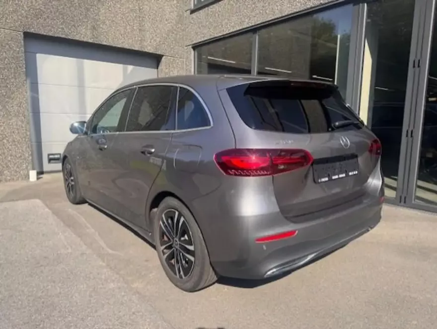 Mercedes-Benz B 180