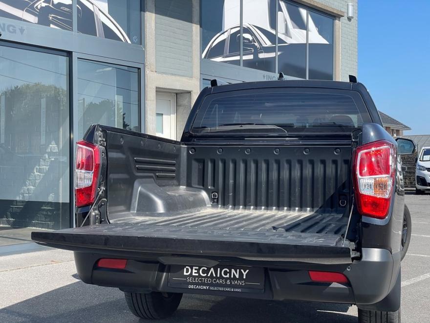 Deze wagen is te bezichtigen op volgend adres : Roeselaarsestraat 38, 8850 Ardooie.
Bij interesse kunt u ons bereiken via GSM : 0489/82.51.71 of via E-MAIL :  jeanmichel.vantroys@decaigny.be
 
Alle DECAIGNY SELECTED CARS & VANS worden op 110 punten gecontroleerd - Minimum 1 jaar garantie  – Europese wagen - Uitgebreide testrit mogelijk om onze kwaliteit te ervaren. Onze hoog opgeleide medewerkers garanderen U kwaliteit en perfecte service.
Bezoek onze website : https://www.decaigny.be  en vind uw droomwagen!
Flexlease : Alles omvattend leaseprogramma voor bedrijf en particulier. Bezoek onze website :  https://www.flexlease.rent .
Cash Your Car : Wij doen overnames van alle wagens, ongeacht leeftijd of merk. Bezoek onze website : https://www.cashyourcar.be.
Decaigny Care : Tot 10 jaar garantie a.d.h.v. een op maat gemaakt onderhoudscontract.
Neem vrijblijvend contact op met onze dienst verkoop.
Bedankt voor uw interesse in onze diensten. Familie Decaigny en het ganse team.
Prijs exclusief kit voor ingebruikname (onderhoud, duplicaat nummerplaat, jaar Europese bijstand, poetsbeurt binnen en buiten, keuring voor verkoop) van €240 incl. BTW.
 
Toutes DECAIGNY SELECTED CARS & VANS sont contrôlées sur 110points – Garantie minimum de 1 an – Voiture européenne – Possibilité d’essais approfondis afin d’aprrécier notre qualité. Notre personnel hautement qualifié vous garantit un parfait service de qualité.
Visitez notre site: https://www.decaigny.be et trouvez la voiture de vos rêves!
Flexlease : programme de lease complet pour les entreprises et les particuliers. Visitez notre site: https://www.flexlease.rent.
Cash Your Car : nous procédons à l'acquisition de toutes les voitures, quel que soit leur âge ou leur marque. Visitez notre site:https://www.cashyourcar.be.
Decaigny Care: Jusqu'à 10 ans de garantie basée sur un contrat de maintenance sur mesure.
N'hésitez pas à contacter notre service commercial.
Merci de votre intérêt pour nos services. La famille Decaigny et toute l'équipe.
Prix hors kit de mise en service (entretien, duplicate de plaque d'immatriculation, 12 mois d'assistance européenne, nettoyage intérieur et extérieur, contrôle technique de vente) de 240 € TTC.