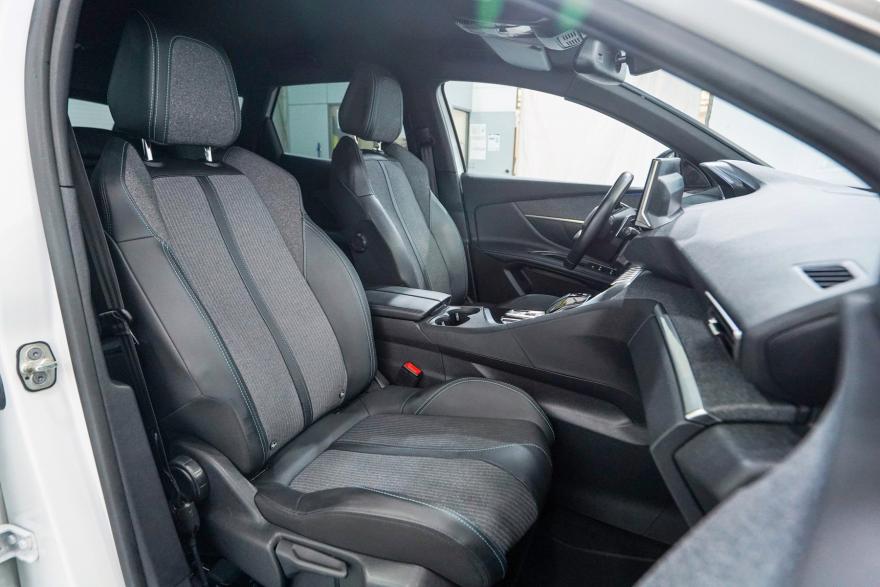 Peugeot 3008 PHEV hybrid 225 e-eat8 allure pack 180 AT