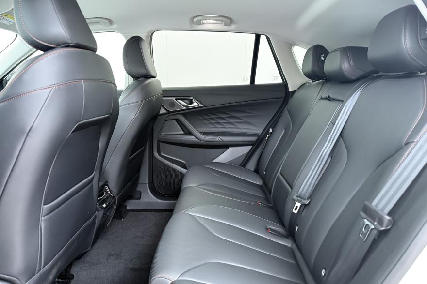MG EHS PHEV 1.5 turbo luxury 272 AT