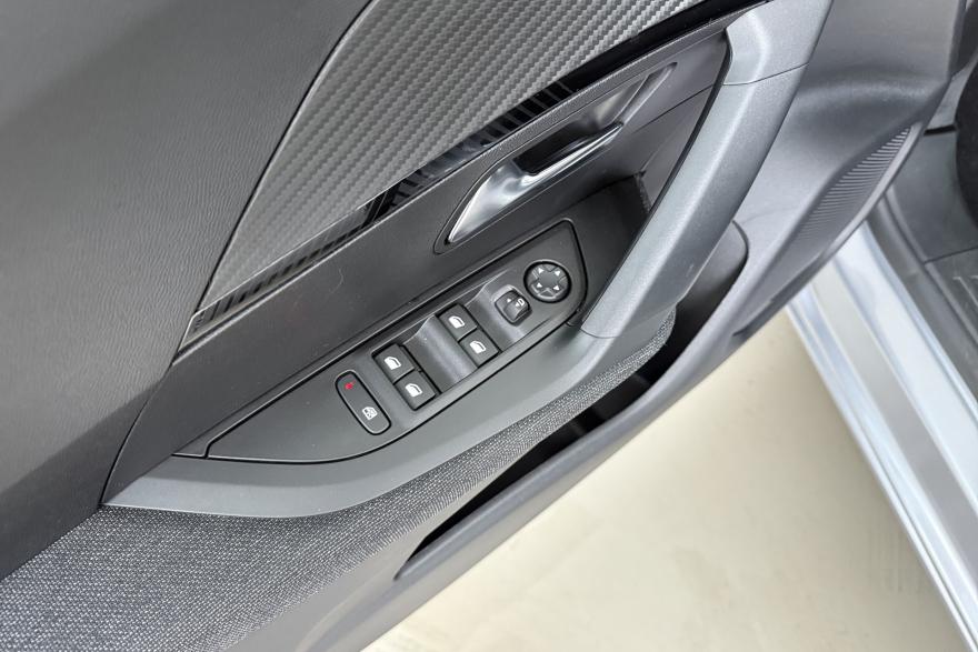 Peugeot 2008 1.2 turbo style 100