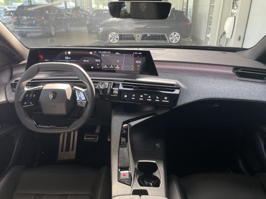
<p>Alle&nbsp;<strong>DECAIGNY SELECTED CARS&nbsp;&amp; VANS</strong>&nbsp;worden op 110 punten gecontroleerd - Minimum 1 jaar garantie &nbsp;– Europese wagen - Uitgebreide testrit mogelijk om onze kwaliteit te ervaren. Onze hoog opgeleide medewerkers garanderen U kwaliteit en perfecte service.<br>Bezoek onze website :&nbsp;https://www.decaigny.be&nbsp;&nbsp;en vind uw droomwagen!</p><p><span>
</span></p><p><strong>Flexlease</strong>&nbsp;: Alles omvattend leaseprogramma voor bedrijf en particulier. Bezoek onze website : &nbsp;https://www.flexlease.rent&nbsp;.</p><p><span>
</span></p><p><strong>Cash Your Car&nbsp;</strong>: Wij doen overnames van alle wagens, ongeacht leeftijd of merk. Bezoek onze website :&nbsp;https://www.cashyourcar.be.</p><p><span>
</span></p><p><strong>Decaigny Care</strong>&nbsp;: Tot 10 jaar garantie a.d.h.v. een op maat gemaakt onderhoudscontract.</p><p><span>
</span></p><p>Neem vrijblijvend contact op met onze dienst verkoop.<br>Bedankt voor uw interesse in onze diensten. Familie Decaigny en het ganse team.</p><p><span>
</span></p><p>Prijs exclusief kit voor ingebruikname (onderhoud, duplicaat nummerplaat, jaar Europese bijstand, poetsbeurt binnen en buiten, keuring voor verkoop) van €350 incl.&nbsp;BTW.</p>