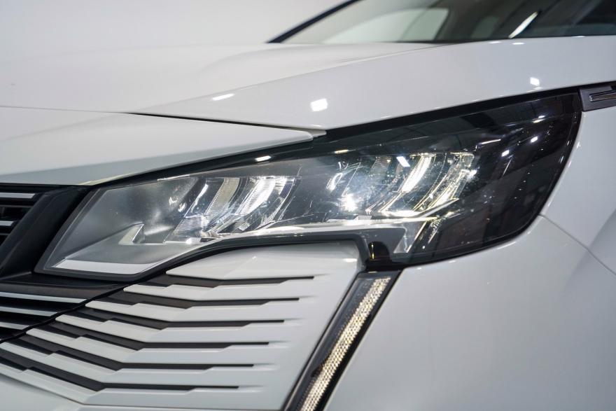 Peugeot 3008 PHEV hybrid 225 e-eat8 allure pack 180 AT