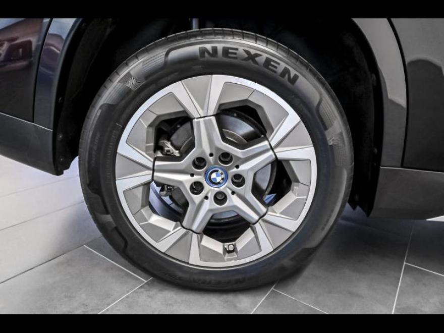 <p>&amp;nbsp;</p>
<p><span>01CB</span> <span>CO2 omvang</span></p>
<p><span>01DF</span> <span>Emissienorm EU6 rde II</span></p>
<p><span>01EC</span> <span>BMW LM-velg Aerodynamik 866 STD</span></p>
<p><span>0230</span> <span>EU-specifieke extra werkzaamheden</span></p>
<p><span>02PA</span> <span>Wielbout met slot</span></p>
<p><span>02TF</span> <span>Steptronic met versnel.bak met dub.kop.</span></p>
<p><span>02VB</span> <span>Bandenspanningsweergave</span></p>
<p><span>03AT</span> <span>Dakreling aluminium glanzend</span></p>
<p><span>03BE</span> <span>Spiegelkappen zwart</span></p>
<p><span>03MB</span> <span>Indiv. exterieurlijn alu. gesatineerd</span></p>
<p><span>0420</span> <span>Verduisterde ruiten</span></p>
<p><span>0478</span> <span>Kinderstoeltjebevestiging</span></p>
<p><span>0481</span> <span>Sportstoel</span></p>
<p><span>0494</span> <span>Stoelverwarming bestuurder/passagier</span></p>
<p><span>04AT</span> <span>Interieurstrips hoogglanzend zwart</span></p>
<p><span>04NW</span> <span>LUXURY DASHBOARD</span></p>
<p><span>04T2</span> <span>LADEKABEL PROFESSIONAL (MODE 3)</span></p>
<p><span>04U9</span> <span>Akoestische voetgangersbescherming</span></p>
<p><span>0548</span> <span>Kilometersnelheidsmeter</span></p>
<p><span>05AV</span> <span>Active Guard</span></p>
<p><span>05DM</span> <span>Parkeerhulpsysteem</span></p>
<p><span>0654</span> <span>DAB-Tuner (voorbereid voor DAB+)</span></p>
<p><span>06AE</span> <span>Teleservices</span></p>
<p><span>06AF</span> <span>Wettelijke noodoproep</span></p>
<p><span>06AK</span> <span>Connected Drive Services</span></p>
<p><span>07CG</span> <span>BMW Repair Inclusive</span></p>
<p><span>07HW</span> <span>X Line</span></p>
<p><span>0851</span> <span>Taal Duits</span></p>
<p><span>0886</span> <span>Boorddocumentatie Nederlands</span></p>
<p><span>08KA</span> <span>Olieverversingsinterval 24 mnd/30.000 km</span></p>
<p><span>08R9</span> <span>Koelmiddel R1234yf</span></p>
<p><span>08TF</span> <span>Actieve voetgangersbescherming</span></p>
<p><span>08WN</span> <span>Regeling E</span></p>
<p><span>08WQ</span> <span>Regeling G</span></p>
<p><span>09T5</span> <span>Specifieke accessoires X</span></p>
<p>&amp;nbsp;</p>
<p>&amp;nbsp;</p>