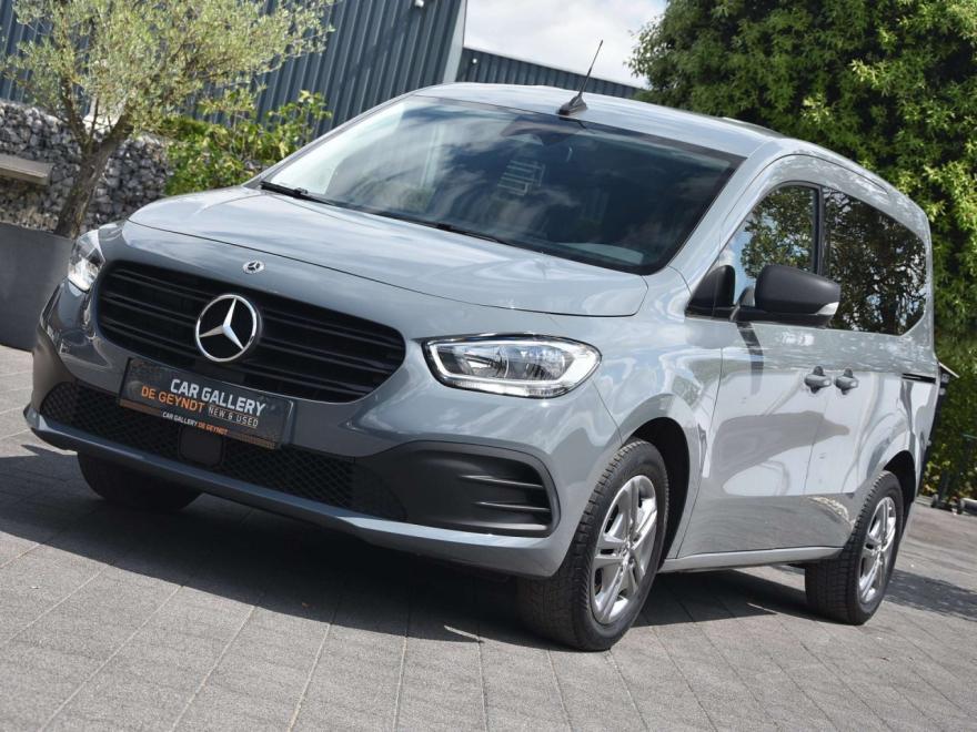 ?? Informatie in het Nederlands: Merk: Mercedes-Benz. Model: T-Class. Type: CITAN Tourer 110 Carplay/Dab+. Transmissie: 6 versnellingen, Handgeschakeld. Ledig gewicht: 1.636 kg. Schade: schadevrij. BTW/marge: BTW verrekenbaar voor ondernemers. CAR GALLERY DE GEYNDT; "passion for your mobility"; www.garagedegeyndt.be; Financiering,leasing op maat ter plaatse mogelijk; Overname voertuig mogelijk; Eigen dienst naverkoop alle merken; 12 Maand waarborg; Waarborg tot 48 Maand mogelijk (optie); Car-Pass; Tweedehandskeuring inbegrepen. ?? Information in English: Brand: Mercedes-Benz. Model: T-Class. Type: CITAN Tourer 110 Carplay/Dab+. Transmission: 6 gears, Manual gearbox. Empty weight: 1.636 kg. Damages: none. VAT/margin: VAT qualifying. CAR GALLERY DE GEYNDT; "passion for your mobility"; www.garagedegeyndt.be; Financiering,leasing op maat ter plaatse mogelijk; Overname voertuig mogelijk; Eigen dienst naverkoop alle merken; 12 Maand waarborg; Waarborg tot 48 Maand mogelijk (optie); Car-Pass; Tweedehandskeuring inbegrepen. ?? Informations en Français: Marque: Mercedes-Benz. Modèle: T-Class. Type: CITAN Tourer 110 Carplay/Dab+. Transmission: 6 vitesses, Commande manuelle. Poids à vide: 1.636 kg. Dommages: aucun. TVA/marge: TVA déductible. CAR GALLERY DE GEYNDT; "passion for your mobility"; www.garagedegeyndt.be; Financiering,leasing op maat ter plaatse mogelijk; Overname voertuig mogelijk; Eigen dienst naverkoop alle merken; 12 Maand waarborg; Waarborg tot 48 Maand mogelijk (optie); Car-Pass; Tweedehandskeuring inbegrepen