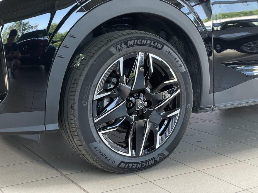 
<p>Alle&nbsp;<strong>DECAIGNY SELECTED CARS&nbsp;&amp; VANS</strong>&nbsp;worden op 110 punten gecontroleerd - Minimum 1 jaar garantie &nbsp;– Europese wagen - Uitgebreide testrit mogelijk om onze kwaliteit te ervaren. Onze hoog opgeleide medewerkers garanderen U kwaliteit en perfecte service.<br>Bezoek onze website :&nbsp;https://www.decaigny.be&nbsp;&nbsp;en vind uw droomwagen!</p><p><span>
</span></p><p><strong>Flexlease</strong>&nbsp;: Alles omvattend leaseprogramma voor bedrijf en particulier. Bezoek onze website : &nbsp;https://www.flexlease.rent&nbsp;.</p><p><span>
</span></p><p><strong>Cash Your Car&nbsp;</strong>: Wij doen overnames van alle wagens, ongeacht leeftijd of merk. Bezoek onze website :&nbsp;https://www.cashyourcar.be.</p><p><span>
</span></p><p><strong>Decaigny Care</strong>&nbsp;: Tot 10 jaar garantie a.d.h.v. een op maat gemaakt onderhoudscontract.</p><p><span>
</span></p><p>Neem vrijblijvend contact op met onze dienst verkoop.<br>Bedankt voor uw interesse in onze diensten. Familie Decaigny en het ganse team.</p><p><span>
</span></p><p>Prijs exclusief kit voor ingebruikname (onderhoud, duplicaat nummerplaat, jaar Europese bijstand, poetsbeurt binnen en buiten, keuring voor verkoop) van €350 incl.&nbsp;BTW.</p>
