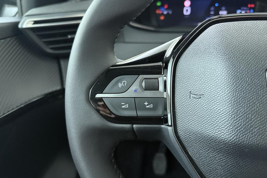 Peugeot 208 1.2 turbo allure 100