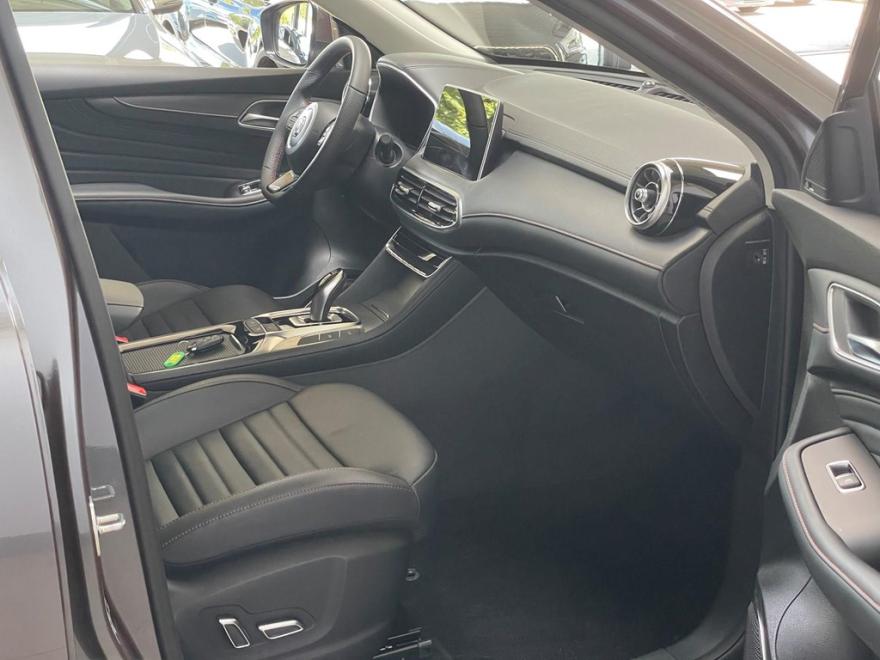 Alle DECAIGNY SELECTED CARS & VANS worden op 110 punten gecontroleerd - Minimum 1 jaar garantie  – Europese wagen - Uitgebreide testrit mogelijk om onze kwaliteit te ervaren. Onze hoog opgeleide medewerkers garanderen U kwaliteit en perfecte service.
Bezoek onze website : https://www.decaigny.be  en vind uw droomwagen!
Flexlease : Alles omvattend leaseprogramma voor bedrijf en particulier. Bezoek onze website :  https://www.flexlease.rent .
Cash Your Car : Wij doen overnames van alle wagens, ongeacht leeftijd of merk. Bezoek onze website : https://www.cashyourcar.be.
Decaigny Care : Tot 10 jaar garantie a.d.h.v. een op maat gemaakt onderhoudscontract.
Neem vrijblijvend contact op met onze dienst verkoop.
Bedankt voor uw interesse in onze diensten. Familie Decaigny en het ganse team.
Prijs exclusief kit voor ingebruikname (onderhoud, duplicaat nummerplaat, jaar Europese bijstand, poetsbeurt binnen en buiten, keuring voor verkoop) van €240 incl. BTW.
 
 Toutes DECAIGNY SELECTED CARS & VANS sont contrôlées sur 110points – Garantie minimum de 1 an – Voiture européenne – Possibilité d’essais approfondis afin d’aprrécier notre qualité. Notre personnel hautement qualifié vous garantit un parfait service de qualité.
Visitez notre site: https://www.decaigny.be et trouvez la voiture de vos rêves!
Flexlease : programme de lease complet pour les entreprises et les particuliers. Visitez notre site: https://www.flexlease.rent.
Cash Your Car : nous procédons à l'acquisition de toutes les voitures, quel que soit leur âge ou leur marque. Visitez notre site:https://www.cashyourcar.be.
Decaigny Care: Jusqu'à 10 ans de garantie basée sur un contrat de maintenance sur mesure.
N'hésitez pas à contacter notre service commercial.
Merci de votre intérêt pour nos services. La famille Decaigny et toute l'équipe.
Prix hors kit de mise en service (entretien, duplicate de plaque d'immatriculation, 12 mois d'assistance européenne, nettoyage intérieur et extérieur, contrôle technique de vente) de 240 € TTC.