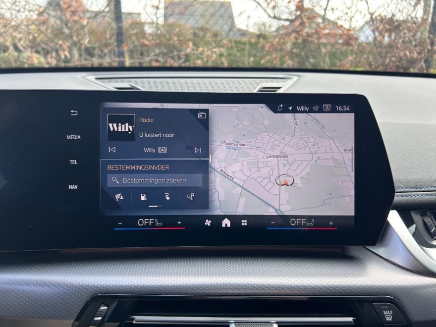 BMW X1 xDrive 30e Msport AWD

SPACE SILVER METALLIC

Extra opties en pakketten:
-Adaptief M-onderstel
-M Sportpakket
-Elektr Wegklapbare Trekhaak
-M-dakreling Shadow Line
-Sportsoelen voor
-M-leerstuurwiel
-Hoogglans Shadow Line
-M-Sport Interieur
-M-Sport exterieur

Interieur en Comfort:
-Stoelverwarming Bestuurder en Passagier voor

Multimedia:
-DAB
-Teleservices
-SOS noodoproep
-Inductieladen Smartphone

Veiligheid en verlichting:
-Akoestische Voetgangersbeschermming
-Bandenspanningscontrole
-Verduisterde Ruiten achter
-Binnen- en Buitenspiegel Automatisch dimmend
-Adaptieve LED-koplampen
-Grootlichtassistent

Wiel en toebehoren:
-BMW LM-velg Dubbele Spaak 838M

Volledige service historiek aanwezig
Ongeval-kras-rook-huisdiervrij
Fabrieksgarantie/1jaar garantie, keuring +carpass inbegrepen
BTW aftrekbaar
Financiering mogelijk
Bezichtiging/testrit enkel na afspraak

On parle français
We speak english
Wir sprechen deutsch


VIAR-MOTORS
Tel: +32497499272