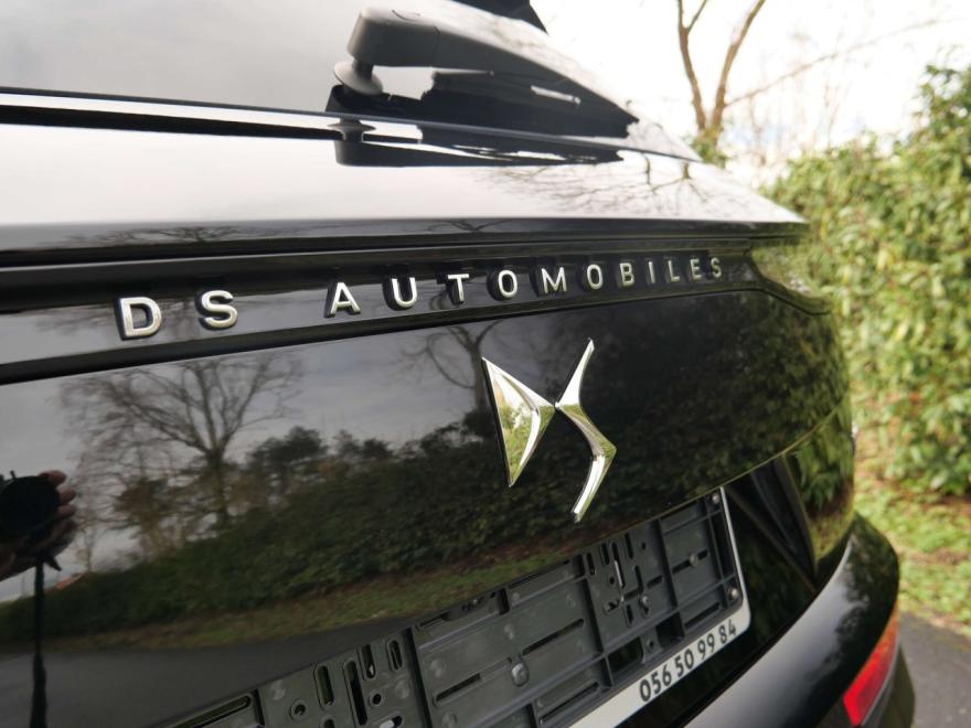 GARANTIE CONSTRUCTEUR TOT 48 STE MAAND OF MAX 60000KM 

MET AFNEEMBARE TREKHAAK 


Wagen te bezichtigen bij :
Garage Palermo 
Kezelberg 11
8560 Moorsele
maa tem vrij : 08u00-12u00 & 13u30-18u00
zat : op afspraak 
tel : 00 32 (0)56 50 99 84
gsm :  00 32 (0)468 51 35 59
info@garagepalermo.be

Prijs is inclusief het afleverpakket (t.w.v. €199) : keuring, onderhoud uitgevoerd vóór levering & professionele opkuis.
Wenst u een overname van uw huidige wagen ? Geen enkel probleem, wij geven u een eerlijke overnameprijs.
Bent u ook op zoek naar een autolening of -leasing ? Wij helpen u graag !
Bijkomende vragen ? Een afspraak of testrit ? Contacteer ons vrijblijvend!

Volledige stock te ontdekken op:  www.garagepalermo.be