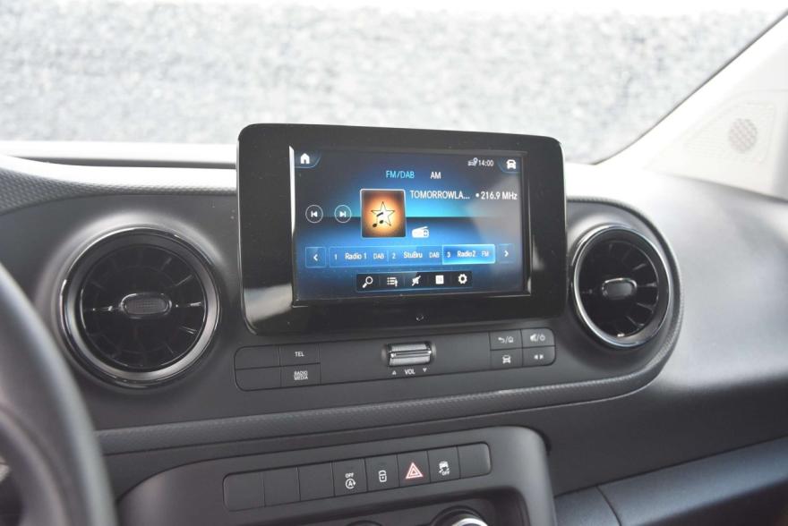 ?? Informatie in het Nederlands: Merk: Mercedes-Benz. Model: T-Class. Type: CITAN Tourer 110 Carplay/Dab+. Transmissie: 6 versnellingen, Handgeschakeld. Ledig gewicht: 1.636 kg. Schade: schadevrij. BTW/marge: BTW verrekenbaar voor ondernemers. CAR GALLERY DE GEYNDT; "passion for your mobility"; www.garagedegeyndt.be; Financiering,leasing op maat ter plaatse mogelijk; Overname voertuig mogelijk; Eigen dienst naverkoop alle merken; 12 Maand waarborg; Waarborg tot 48 Maand mogelijk (optie); Car-Pass; Tweedehandskeuring inbegrepen. ?? Information in English: Brand: Mercedes-Benz. Model: T-Class. Type: CITAN Tourer 110 Carplay/Dab+. Transmission: 6 gears, Manual gearbox. Empty weight: 1.636 kg. Damages: none. VAT/margin: VAT qualifying. CAR GALLERY DE GEYNDT; "passion for your mobility"; www.garagedegeyndt.be; Financiering,leasing op maat ter plaatse mogelijk; Overname voertuig mogelijk; Eigen dienst naverkoop alle merken; 12 Maand waarborg; Waarborg tot 48 Maand mogelijk (optie); Car-Pass; Tweedehandskeuring inbegrepen. ?? Informations en Français: Marque: Mercedes-Benz. Modèle: T-Class. Type: CITAN Tourer 110 Carplay/Dab+. Transmission: 6 vitesses, Commande manuelle. Poids à vide: 1.636 kg. Dommages: aucun. TVA/marge: TVA déductible. CAR GALLERY DE GEYNDT; "passion for your mobility"; www.garagedegeyndt.be; Financiering,leasing op maat ter plaatse mogelijk; Overname voertuig mogelijk; Eigen dienst naverkoop alle merken; 12 Maand waarborg; Waarborg tot 48 Maand mogelijk (optie); Car-Pass; Tweedehandskeuring inbegrepen