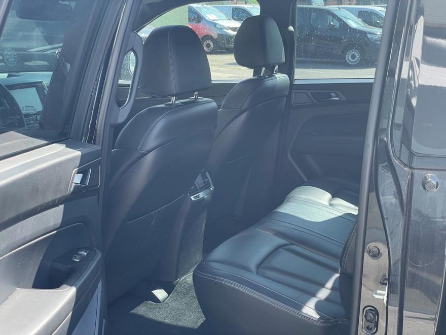 Deze wagen is te bezichtigen op volgend adres : Roeselaarsestraat 38, 8850 Ardooie.
Bij interesse kunt u ons bereiken via GSM : 0489/82.51.71 of via E-MAIL :  jeanmichel.vantroys@decaigny.be
 
Alle DECAIGNY SELECTED CARS & VANS worden op 110 punten gecontroleerd - Minimum 1 jaar garantie  – Europese wagen - Uitgebreide testrit mogelijk om onze kwaliteit te ervaren. Onze hoog opgeleide medewerkers garanderen U kwaliteit en perfecte service.
Bezoek onze website : https://www.decaigny.be  en vind uw droomwagen!
Flexlease : Alles omvattend leaseprogramma voor bedrijf en particulier. Bezoek onze website :  https://www.flexlease.rent .
Cash Your Car : Wij doen overnames van alle wagens, ongeacht leeftijd of merk. Bezoek onze website : https://www.cashyourcar.be.
Decaigny Care : Tot 10 jaar garantie a.d.h.v. een op maat gemaakt onderhoudscontract.
Neem vrijblijvend contact op met onze dienst verkoop.
Bedankt voor uw interesse in onze diensten. Familie Decaigny en het ganse team.
Prijs exclusief kit voor ingebruikname (onderhoud, duplicaat nummerplaat, jaar Europese bijstand, poetsbeurt binnen en buiten, keuring voor verkoop) van €240 incl. BTW.
 
Toutes DECAIGNY SELECTED CARS & VANS sont contrôlées sur 110points – Garantie minimum de 1 an – Voiture européenne – Possibilité d’essais approfondis afin d’aprrécier notre qualité. Notre personnel hautement qualifié vous garantit un parfait service de qualité.
Visitez notre site: https://www.decaigny.be et trouvez la voiture de vos rêves!
Flexlease : programme de lease complet pour les entreprises et les particuliers. Visitez notre site: https://www.flexlease.rent.
Cash Your Car : nous procédons à l'acquisition de toutes les voitures, quel que soit leur âge ou leur marque. Visitez notre site:https://www.cashyourcar.be.
Decaigny Care: Jusqu'à 10 ans de garantie basée sur un contrat de maintenance sur mesure.
N'hésitez pas à contacter notre service commercial.
Merci de votre intérêt pour nos services. La famille Decaigny et toute l'équipe.
Prix hors kit de mise en service (entretien, duplicate de plaque d'immatriculation, 12 mois d'assistance européenne, nettoyage intérieur et extérieur, contrôle technique de vente) de 240 € TTC.