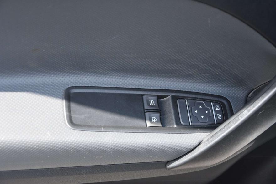 ?? Informatie in het Nederlands: Merk: Mercedes-Benz. Model: T-Class. Type: CITAN Tourer 110 Carplay/Dab+. Transmissie: 6 versnellingen, Handgeschakeld. Ledig gewicht: 1.636 kg. Schade: schadevrij. BTW/marge: BTW verrekenbaar voor ondernemers. CAR GALLERY DE GEYNDT; "passion for your mobility"; www.garagedegeyndt.be; Financiering,leasing op maat ter plaatse mogelijk; Overname voertuig mogelijk; Eigen dienst naverkoop alle merken; 12 Maand waarborg; Waarborg tot 48 Maand mogelijk (optie); Car-Pass; Tweedehandskeuring inbegrepen. ?? Information in English: Brand: Mercedes-Benz. Model: T-Class. Type: CITAN Tourer 110 Carplay/Dab+. Transmission: 6 gears, Manual gearbox. Empty weight: 1.636 kg. Damages: none. VAT/margin: VAT qualifying. CAR GALLERY DE GEYNDT; "passion for your mobility"; www.garagedegeyndt.be; Financiering,leasing op maat ter plaatse mogelijk; Overname voertuig mogelijk; Eigen dienst naverkoop alle merken; 12 Maand waarborg; Waarborg tot 48 Maand mogelijk (optie); Car-Pass; Tweedehandskeuring inbegrepen. ?? Informations en Français: Marque: Mercedes-Benz. Modèle: T-Class. Type: CITAN Tourer 110 Carplay/Dab+. Transmission: 6 vitesses, Commande manuelle. Poids à vide: 1.636 kg. Dommages: aucun. TVA/marge: TVA déductible. CAR GALLERY DE GEYNDT; "passion for your mobility"; www.garagedegeyndt.be; Financiering,leasing op maat ter plaatse mogelijk; Overname voertuig mogelijk; Eigen dienst naverkoop alle merken; 12 Maand waarborg; Waarborg tot 48 Maand mogelijk (optie); Car-Pass; Tweedehandskeuring inbegrepen