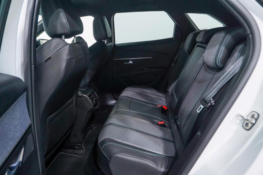 Peugeot 3008 PHEV hybrid 225 e-eat8 allure pack 180 AT