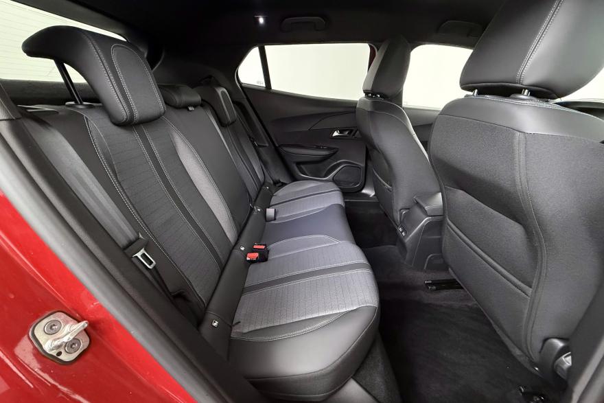 Peugeot 2008 1.2 puretech 130 eat8 allure pack 130 AT