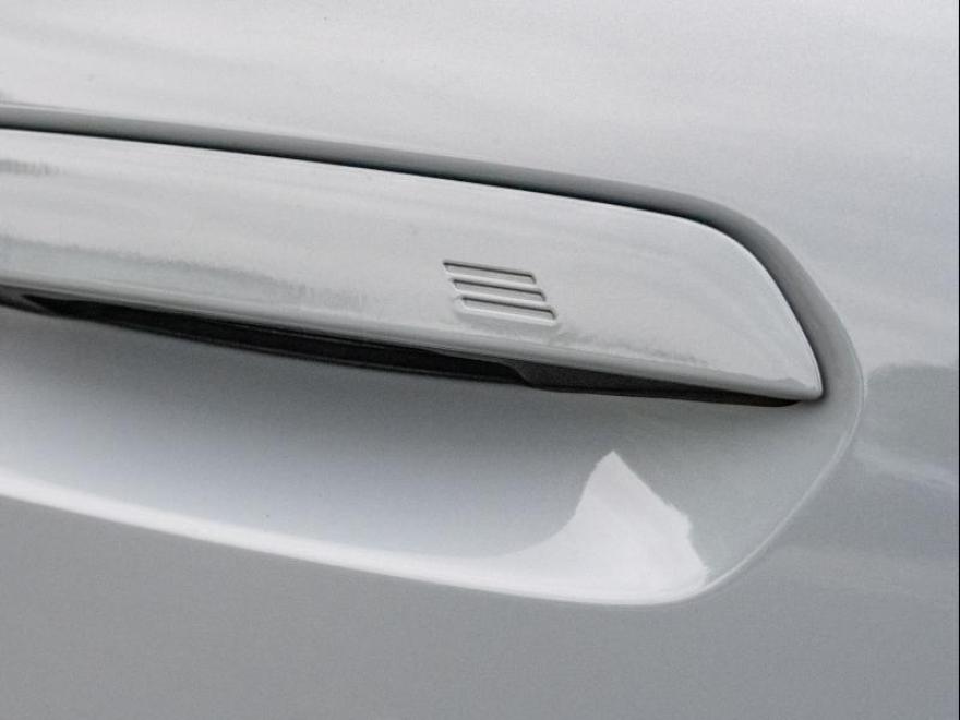 <p>&amp;nbsp;</p>
<p><span>01EK</span>&amp;nbsp;<span>BMW LM-velg dubbele spaak 871M STD</span></p>
<p><span>0230</span>&amp;nbsp;<span>EU-specifieke extra werkzaamheden</span></p>
<p><span>02PA</span>&amp;nbsp;<span>Wielbout met slot</span></p>
<p><span>02VB</span>&amp;nbsp;<span>Bandenspanningsweergave</span></p>
<p><span>02VC</span>&amp;nbsp;<span>Bandenreparatieset</span></p>
<p><span>02VF</span>&amp;nbsp;<span>Adaptief M-onderstel</span></p>
<p><span>0313</span>&amp;nbsp;<span>Buitenspiegel inklapbaar</span></p>
<p><span>0320</span>&amp;nbsp;<span>Ontfall, type-aanduiding</span></p>
<p><span>0322</span>&amp;nbsp;<span>Comforttoegang</span></p>
<p><span>0337</span>&amp;nbsp;<span>M Sportpakket</span></p>
<p><span>033B</span>&amp;nbsp;<span>M SPORTPAKKET PRO</span></p>
<p><span>03KA</span>&amp;nbsp;<span>Geluidsisolerende ruiten</span></p>
<p><span>03M2</span>&amp;nbsp;<span>M SPORTREM, ROOD HOOGGLANS</span></p>
<p><span>03MF</span>&amp;nbsp;<span>M koplampen Shadow Line</span></p>
<p><span>0420</span>&amp;nbsp;<span>Verduisterde ruiten</span></p>
<p><span>0430</span>&amp;nbsp;<span>Binnen-/buitenspiegel, aut. dimmend</span></p>
<p><span>0431</span>&amp;nbsp;<span>Binnenspiegel, automatisch dimmend</span></p>
<p><span>0478</span>&amp;nbsp;<span>Kinderstoeltjebevestiging</span></p>
<p><span>0481</span>&amp;nbsp;<span>Sportstoel</span></p>
<p><span>0494</span>&amp;nbsp;<span>Stoelverwarming bestuurder/passagier</span></p>
<p><span>04AT</span>&amp;nbsp;<span>Interieurstrips hoogglanzend zwart</span></p>
<p><span>04GQ</span>&amp;nbsp;<span>M veiligheidsgordels</span></p>
<p><span>04NW</span>&amp;nbsp;<span>LUXURY DASHBOARD</span></p>
<p><span>04T2</span>&amp;nbsp;<span>LADEKABEL PROFESSIONAL (MODE 3)</span></p>
<p><span>04U9</span>&amp;nbsp;<span>Akoestische voetgangersbescherming</span></p>
<p><span>04V1</span>&amp;nbsp;<span>BMW ICONICSOUNDS ELECTRIC</span></p>
<p><span>0548</span>&amp;nbsp;<span>Kilometersnelheidsmeter</span></p>
<p><span>0552</span>&amp;nbsp;<span>Adaptieve LED-koplamp</span></p>
<p><span>05AC</span>&amp;nbsp;<span>Grootlichtassistent</span></p>
<p><span>05AV</span>&amp;nbsp;<span>Active Guard</span></p>
<p><span>05DM</span>&amp;nbsp;<span>Parkeerhulpsysteem</span></p>
<p><span>0654</span>&amp;nbsp;<span>DAB-Tuner (voorbereid voor DAB+)</span></p>
<p><span>06AE</span>&amp;nbsp;<span>Teleservices</span></p>
<p><span>06AF</span>&amp;nbsp;<span>Wettelijke noodoproep</span></p>
<p><span>06AK</span>&amp;nbsp;<span>Connected Drive Services</span></p>
<p><span>06NX</span>&amp;nbsp;<span>Storage tray wireless Charging</span></p>
<p><span>0710</span>&amp;nbsp;<span>M leerstuurwiel</span></p>
<p><span>0754</span>&amp;nbsp;<span>M Achterspoiler</span></p>
<p><span>0760</span>&amp;nbsp;<span>Hoogglans Shadow line</span></p>
<p><span>0775</span>&amp;nbsp;<span>Dakhemel antraciet</span></p>
<p><span>07EV</span>&amp;nbsp;<span>Optiepakket</span></p>
<p><span>07M9</span>&amp;nbsp;<span>M Schadow Line met uitgebreide scope</span></p>
<p><span>0868</span>&amp;nbsp;<span>Taal Nederlands</span></p>
<p><span>0886</span>&amp;nbsp;<span>Boorddocumentatie Nederlands</span></p>
<p><span>08R3</span>&amp;nbsp;<span>COC EXTRA UITRUSTING</span></p>
<p><span>08R9</span>&amp;nbsp;<span>Koelmiddel R1234yf</span></p>
<p><span>08TF</span>&amp;nbsp;<span>Actieve voetgangersbescherming</span></p>
<p><span>08WN</span>&amp;nbsp;<span>Regeling E</span></p>
<p><span>09QV</span>&amp;nbsp;<span>Voorbereiding Driving Assistant Plus</span></p>
<p><span>09T1</span>&amp;nbsp;<span>M SPORT EXTERIEURUMFAENGE</span></p>
<p><span>09T2</span>&amp;nbsp;<span>M SPORT interieuromvangen</span></p>
<p><span>09TB</span>&amp;nbsp;<span>SPEZ. ZUSATZUMF. M SPORTPAKET PRO</span></p>
<p><span>A050</span>&amp;nbsp;<span>AGM-accu 50 Ah</span></p>
<p>&amp;nbsp;</p>
<p>&amp;nbsp;</p>