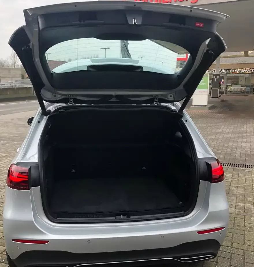 Mercedes-Benz B 180