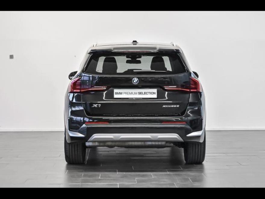 <p>&amp;nbsp;</p>
<p><span>01CB</span> <span>CO2 omvang</span></p>
<p><span>01DF</span> <span>Emissienorm EU6 rde II</span></p>
<p><span>01EC</span> <span>BMW LM-velg Aerodynamik 866 STD</span></p>
<p><span>0230</span> <span>EU-specifieke extra werkzaamheden</span></p>
<p><span>02PA</span> <span>Wielbout met slot</span></p>
<p><span>02TF</span> <span>Steptronic met versnel.bak met dub.kop.</span></p>
<p><span>02VB</span> <span>Bandenspanningsweergave</span></p>
<p><span>03AT</span> <span>Dakreling aluminium glanzend</span></p>
<p><span>03BE</span> <span>Spiegelkappen zwart</span></p>
<p><span>03MB</span> <span>Indiv. exterieurlijn alu. gesatineerd</span></p>
<p><span>0420</span> <span>Verduisterde ruiten</span></p>
<p><span>0478</span> <span>Kinderstoeltjebevestiging</span></p>
<p><span>0481</span> <span>Sportstoel</span></p>
<p><span>0494</span> <span>Stoelverwarming bestuurder/passagier</span></p>
<p><span>04AT</span> <span>Interieurstrips hoogglanzend zwart</span></p>
<p><span>04NW</span> <span>LUXURY DASHBOARD</span></p>
<p><span>04T2</span> <span>LADEKABEL PROFESSIONAL (MODE 3)</span></p>
<p><span>04U9</span> <span>Akoestische voetgangersbescherming</span></p>
<p><span>0548</span> <span>Kilometersnelheidsmeter</span></p>
<p><span>05AV</span> <span>Active Guard</span></p>
<p><span>05DM</span> <span>Parkeerhulpsysteem</span></p>
<p><span>0654</span> <span>DAB-Tuner (voorbereid voor DAB+)</span></p>
<p><span>06AE</span> <span>Teleservices</span></p>
<p><span>06AF</span> <span>Wettelijke noodoproep</span></p>
<p><span>06AK</span> <span>Connected Drive Services</span></p>
<p><span>07CG</span> <span>BMW Repair Inclusive</span></p>
<p><span>07HW</span> <span>X Line</span></p>
<p><span>0851</span> <span>Taal Duits</span></p>
<p><span>0886</span> <span>Boorddocumentatie Nederlands</span></p>
<p><span>08KA</span> <span>Olieverversingsinterval 24 mnd/30.000 km</span></p>
<p><span>08R9</span> <span>Koelmiddel R1234yf</span></p>
<p><span>08TF</span> <span>Actieve voetgangersbescherming</span></p>
<p><span>08WN</span> <span>Regeling E</span></p>
<p><span>08WQ</span> <span>Regeling G</span></p>
<p><span>09T5</span> <span>Specifieke accessoires X</span></p>
<p>&amp;nbsp;</p>
<p>&amp;nbsp;</p>