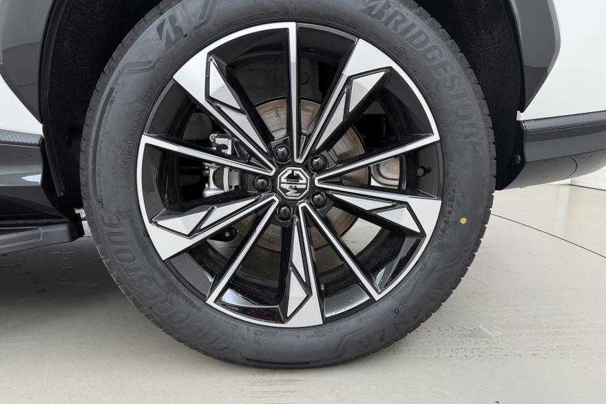 MG EHS PHEV 1.5 turbo luxury 272 AT