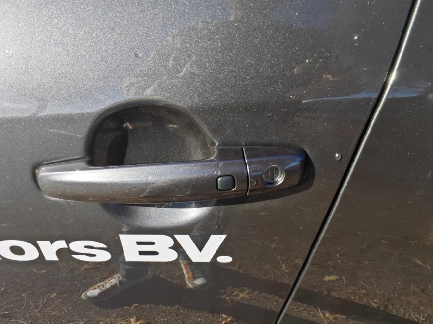SUZUKI S-CROSS 1.4GL+ | MANUEEL | 24.000 KM! 
PRIJS INCLUSIEF BTW, METAALKLEUR, KEURING, ONDERHOUD,...
Financiering mogelijk. LET OP, GELD LENEN KOST OOK GELD.

- ANDROID/APPLE CARPLAY
- CAMERA ACHTER
- ZETELVERWARMING
- NOODREM ASSISTENT
- DODE HOEKSENSOREN
- RIJBAAN BEGELEIDING
-...

NU: € 22.490 (INCL.BTW)
NIEUW PRIJS: € 26.598
UW VOORDEEL: € 4.108

FABRIEKSGARANTIE TOT EN MET 29/01/2032
SUZUKI ASSISTANCE LEVENSLANG BIJ NALEVEN ONDERHOUDSINTERVAL

vvauto.com
Wij zijn niet verantwoordelijk voor eventuele fouten in de advertenties. Details van de wagens zijn altijd ter inzage bij V.V.-Auto