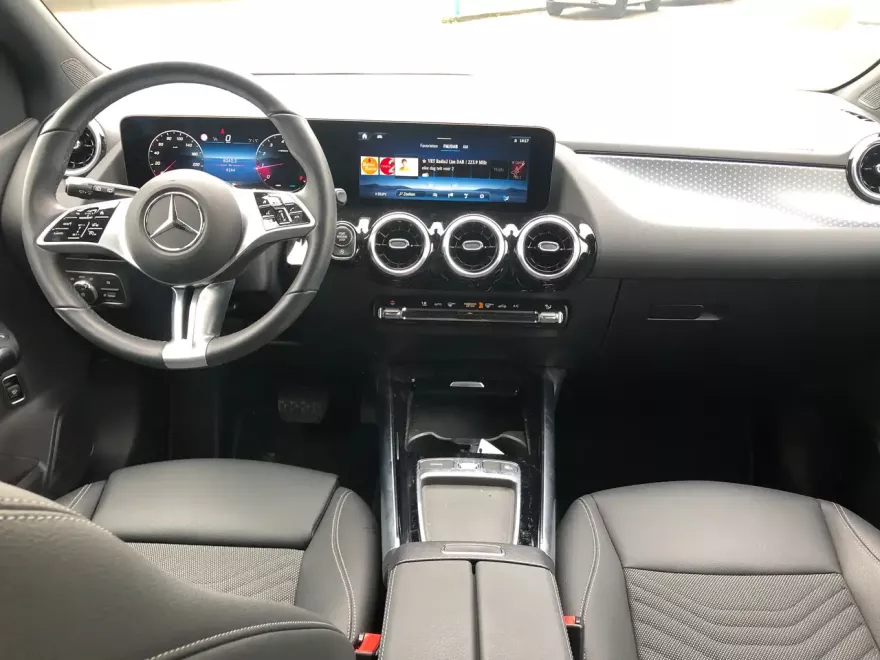Mercedes-Benz B 180
