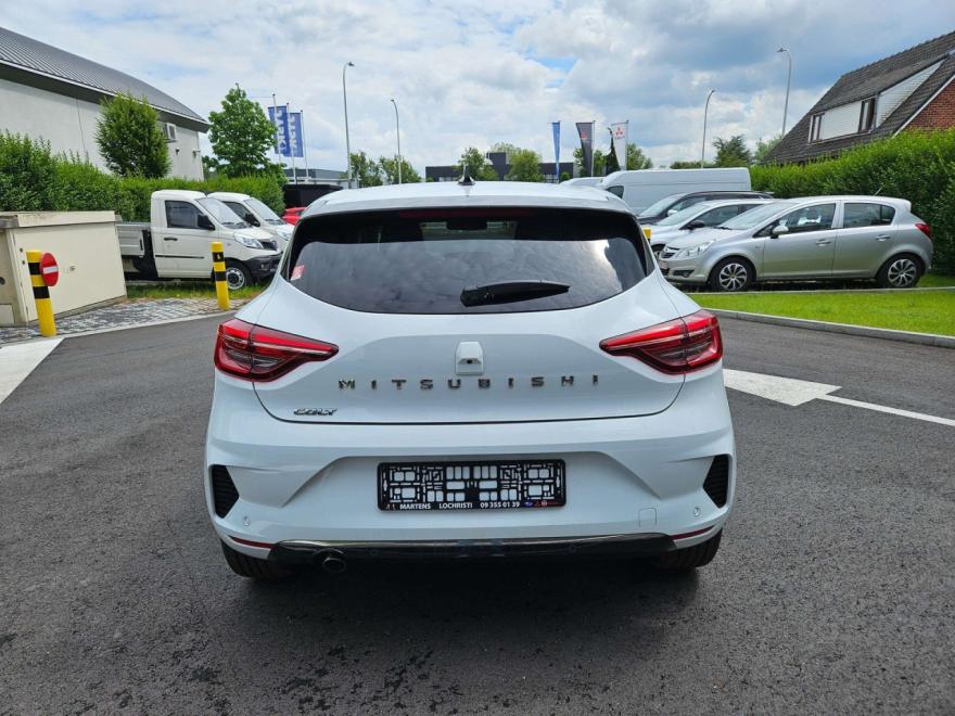 ?? Informatie in het Nederlands: Merk: Mitsubishi. Model: Colt. Type: 1.0 Benzine MODEL 2024. Transmissie: 6 versnellingen, Handgeschakeld. Interieurkleur: Grey. Gemiddeld brandstofverbruik (WLTP): 5,4 l/100km (1 op 18,5). Onderhouden volgens voorschriften: ja. Schade: schadevrij. BTW/marge: BTW niet verrekenbaar voor ondernemers (margeregeling). MEERDERE KLEUREN MOGELIJK. Keyless entry. Lichtsensor. DAB+. Apple CarPlay. Android Auto. Regensensor. Adaptieve cruise control. Lichtmetalen velgen. www.garagemartens.be. ?? Information in English: Brand: Mitsubishi. Model: Colt. Type: 1.0 Benzine MODEL 2024. Transmission: 6 gears, Manual gearbox. Interior colour: grey. Average fuel consumption (WLTP): 5,4 l/100km (52 MPG). Maintained according to instruction: yes. Damages: none. VAT/margin: Not VAT qualifying (margin scheme). MEERDERE KLEUREN MOGELIJK. Keyless entry. Lichtsensor. DAB+. Apple CarPlay. Android Auto. Regensensor. Adaptieve cruise control. Lichtmetalen velgen. www.garagemartens.be. ?? Informations en Français: Marque: Mitsubishi. Modèle: Colt. Type: 1.0 Benzine MODEL 2024. Transmission: 6 vitesses, Commande manuelle. Couleur intérieure: gris. Consommation moyenne de carburant (WLTP): 5,4 l/100km. Entretenu conformément à la réglementation: oui. Dommages: aucun. TVA/marge: TVA non déductible (régime de la marge bénéficiaire). MEERDERE KLEUREN MOGELIJK. Keyless entry. Lichtsensor. DAB+. Apple CarPlay. Android Auto. Regensensor. Adaptieve cruise control. Lichtmetalen velgen. www.garagemartens.be