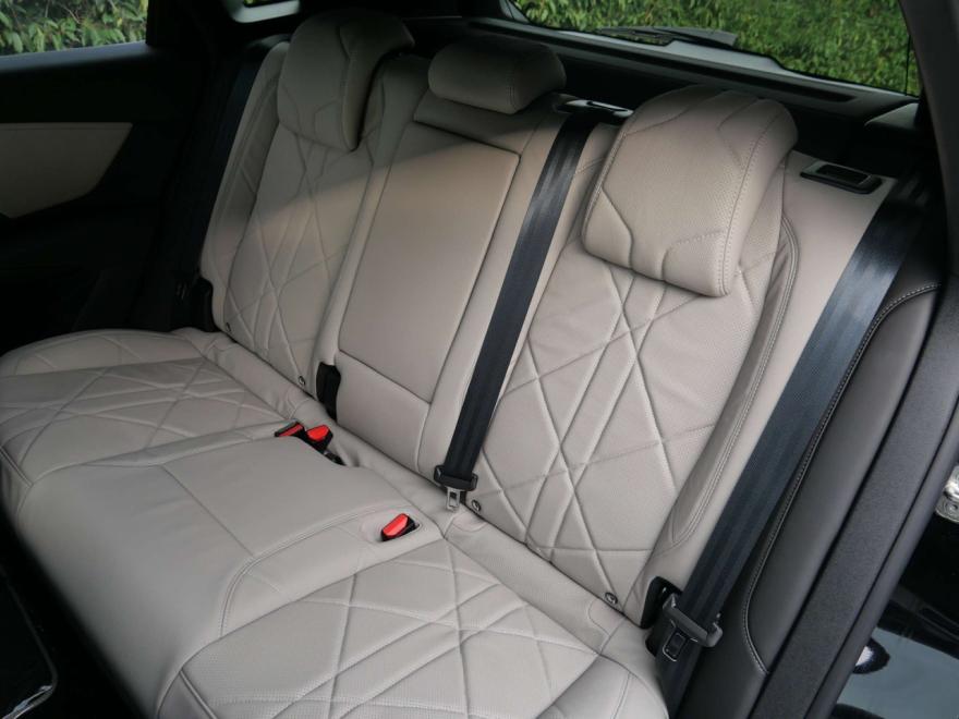 GARANTIE CONSTRUCTEUR TOT 48 STE MAAND OF MAX 60000KM 

MET AFNEEMBARE TREKHAAK 


Wagen te bezichtigen bij :
Garage Palermo 
Kezelberg 11
8560 Moorsele
maa tem vrij : 08u00-12u00 & 13u30-18u00
zat : op afspraak 
tel : 00 32 (0)56 50 99 84
gsm :  00 32 (0)468 51 35 59
info@garagepalermo.be

Prijs is inclusief het afleverpakket (t.w.v. €199) : keuring, onderhoud uitgevoerd vóór levering & professionele opkuis.
Wenst u een overname van uw huidige wagen ? Geen enkel probleem, wij geven u een eerlijke overnameprijs.
Bent u ook op zoek naar een autolening of -leasing ? Wij helpen u graag !
Bijkomende vragen ? Een afspraak of testrit ? Contacteer ons vrijblijvend!

Volledige stock te ontdekken op:  www.garagepalermo.be
