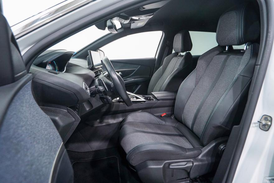 Peugeot 3008 PHEV hybrid 225 e-eat8 allure pack 180 AT