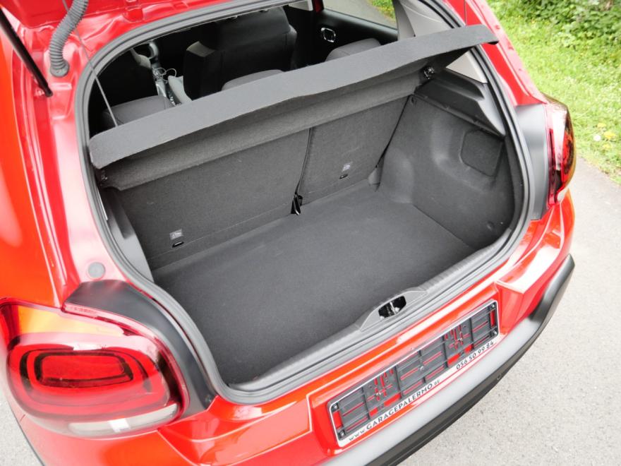 Wagen te bezichtigen bij :
Garage Palermo 
Kezelberg 11
8560 Moorsele
maa tem vrij : 08u00-12u00 & 13u30-18u00
zat : op afspraak 
tel : 00 32 (0)56 50 99 84
gsm :  00 32 (0)468 51 35 59
info@garagepalermo.be

Prijs is inclusief het afleverpakket (t.w.v. €199) : keuring, onderhoud uitgevoerd vóór levering & professionele opkuis.
Wenst u een overname van uw huidige wagen ? Geen enkel probleem, wij geven u een eerlijke overnameprijs.
Bent u ook op zoek naar een autolening of -leasing ? Wij helpen u graag !
Bijkomende vragen ? Een afspraak of testrit ? Contacteer ons vrijblijvend!

Volledige stock te ontdekken op :  www.garagepalermo.be