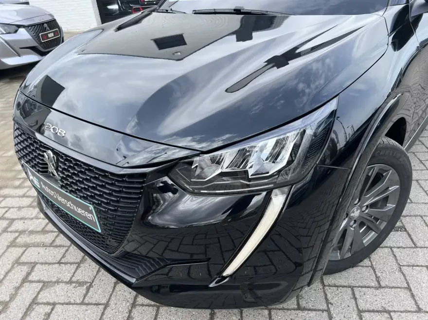 Peugeot e-208