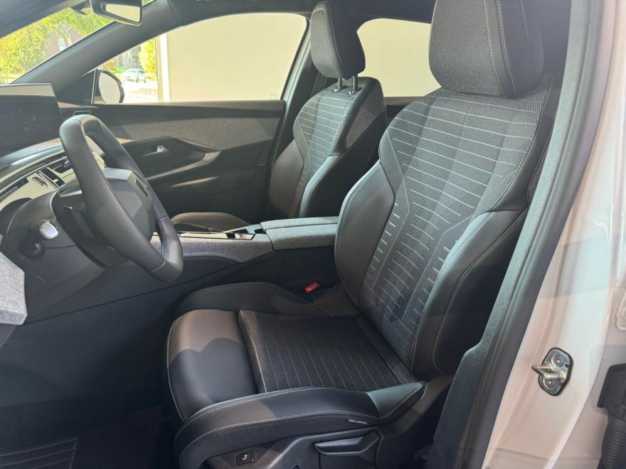 NEW SUV 3008 Allure Mild Hybrid 136 pk e-DCS6
ex-DEMO STOCK – 25/07/24 – SNEL LEVERBAAR

Parkeersensoren Voor & Achter + 360° Camera’s
Digitale Airconditioning
21” Touchscreen + Android & Apple Carplay + GPS
Adaptieve Cruise control & Snelheidsbegrenzer
LED Koplampen
Zetel & Stuurverwarming
…

Catalogusprijs Incl. Opties
42.250EUR INCL. BTW

PROMOTIE VANHEES MET INRUIL OUDE WAGEN @ 36.900€ BTW INCLUSIEF