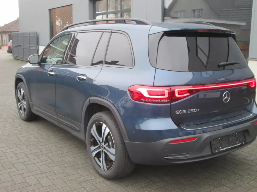 Mercedes-Benz EQB 300
