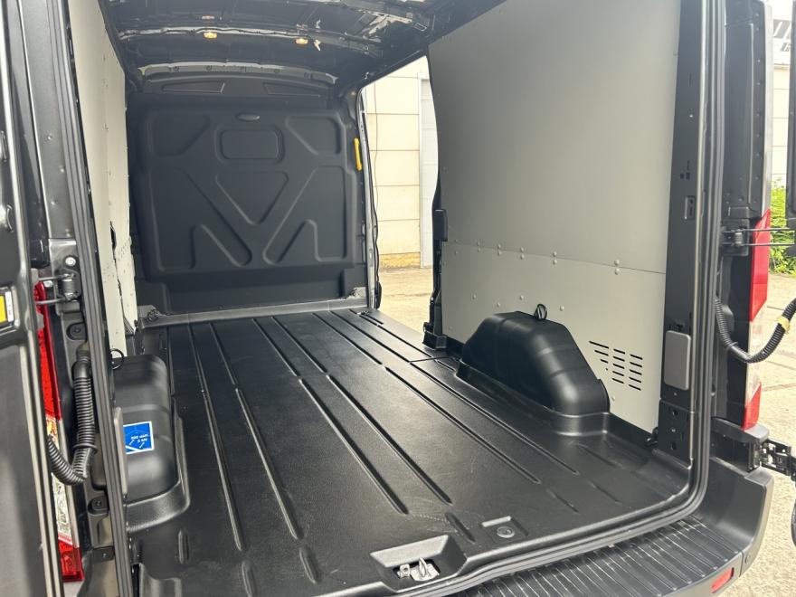 Ford Transit Trend Van 350 L3H2 
2.0 EcoBlue 130pk  LDT 6.2 A8 Automaat FWD 

Magnetic Grey
Interieur zwart stof 
 
Automatische airconditioning
Achterdeuren openingshoek 236° voor
Trekhaak met aanhangerstabilisatiesysteem en 13-pins elektrische
Handmatige DPF-regeneratie
 
Bestuurdersassistentiepakket 2:
Achteruitrijcamera
Cruisecontrol
Verkeersregeling
Snelheidslimietbordherkenning
Parkeersensoren voor
Parkeersensoren achter
SYNC4 + 12" touchscreen
LED-achterlichten aan de buitenkant hoog gemonteerd
Achteruitrijcamera
Mistlampen voor
Elektrisch bedienbare zijspiegels, verwarmd
 
Beschermingspakket:
Vinyl vloerbedekking in de bagageruimte
Volledige hoogtebekleding van de zijkanten van de bagageruimte
LED-verlichting in de bagageruimte
 
Regensensor
Verwarmde voorruit "Quickclear"
16” stalen velgen
1+2 voorstoelen
4-voudig handmatige bestuurdersstoelverstelling
Lendensteunverstelling bestuurdersstoel, binnenarmsteun, airbag
Tafel voorpassagiersstoel
4 luidsprekers

Ongeval-kras-rook-huisdiervrij
Fabrieksgarantie 2jaar
BTW aftrekbaar

Bezichting/testrit enkel na afspraak

On parle français
We speak english
Wir sprechen deutsch


VIAR-MOTORS
Tel: +32497499272