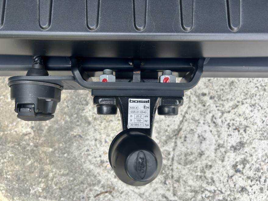 Ford Transit Trend Van 350 L3H2 
2.0 EcoBlue 130pk  LDT 6.2 A8 Automaat FWD 

Magnetic Grey
Interieur zwart stof 
 
Automatische airconditioning
Achterdeuren openingshoek 236° voor
Trekhaak met aanhangerstabilisatiesysteem en 13-pins elektrische
Handmatige DPF-regeneratie
 
Bestuurdersassistentiepakket 2:
Achteruitrijcamera
Cruisecontrol
Verkeersregeling
Snelheidslimietbordherkenning
Parkeersensoren voor
Parkeersensoren achter
SYNC4 + 12" touchscreen
LED-achterlichten aan de buitenkant hoog gemonteerd
Achteruitrijcamera
Mistlampen voor
Elektrisch bedienbare zijspiegels, verwarmd
 
Beschermingspakket:
Vinyl vloerbedekking in de bagageruimte
Volledige hoogtebekleding van de zijkanten van de bagageruimte
LED-verlichting in de bagageruimte
 
Regensensor
Verwarmde voorruit "Quickclear"
16” stalen velgen
1+2 voorstoelen
4-voudig handmatige bestuurdersstoelverstelling
Lendensteunverstelling bestuurdersstoel, binnenarmsteun, airbag
Tafel voorpassagiersstoel
4 luidsprekers

Ongeval-kras-rook-huisdiervrij
Fabrieksgarantie 2jaar
BTW aftrekbaar

Bezichting/testrit enkel na afspraak

On parle français
We speak english
Wir sprechen deutsch


VIAR-MOTORS
Tel: +32497499272