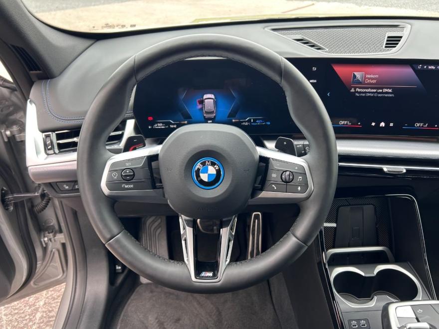 BMW X1 xDrive 30e Msport AWD

SPACE SILVER METALLIC

Extra opties en pakketten:
-Adaptief M-onderstel
-M Sportpakket
-Elektr Wegklapbare Trekhaak
-M-dakreling Shadow Line
-Sportsoelen voor
-M-leerstuurwiel
-Hoogglans Shadow Line
-M-Sport Interieur
-M-Sport exterieur

Interieur en Comfort:
-Stoelverwarming Bestuurder en Passagier voor

Multimedia:
-DAB
-Teleservices
-SOS noodoproep
-Inductieladen Smartphone

Veiligheid en verlichting:
-Akoestische Voetgangersbeschermming
-Bandenspanningscontrole
-Verduisterde Ruiten achter
-Binnen- en Buitenspiegel Automatisch dimmend
-Adaptieve LED-koplampen
-Grootlichtassistent

Wiel en toebehoren:
-BMW LM-velg Dubbele Spaak 838M

Volledige service historiek aanwezig
Ongeval-kras-rook-huisdiervrij
Fabrieksgarantie/1jaar garantie, keuring +carpass inbegrepen
BTW aftrekbaar
Financiering mogelijk
Bezichtiging/testrit enkel na afspraak

On parle français
We speak english
Wir sprechen deutsch


VIAR-MOTORS
Tel: +32497499272