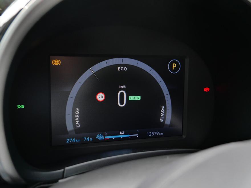
<p>Wenst u een overname van uw huidige wagen ? Geen enkel
probleem, wij geven u een eerlijke overnameprijs.&nbsp;Bent u ook op zoek naar een autolening of -leasing ? Wij
helpen u graag !&nbsp;Bijkomende vragen ? Een afspraak of testrit ? Contacteer ons
vrijblijvend!</p><p>maa tem vrij : 08u00-12u00 &amp; 13u30-18u00 /&nbsp;zat : enkel op afspraak&nbsp;</p><p>tel : 00 32 (0)56 50 99 84&nbsp;&nbsp;&nbsp;
-&nbsp;&nbsp; gsm :&nbsp; 00 32 (0)468 51 35 59</p><p><br></p>
Adaptieve Cruise Control, Airconditioning, Automatische klimaatregeling, Centrale deurvergrendeling met afstandsbediening, Cruise Control, Elektrisch verstelbare buitenspiegels, Elektrische achterklep, Elektrische ruiten, Elektrische spiegels, Elektrische zetelverstelling, Elektronische parkeerrem, Hill-Hold Control, Keyless Entry, Lichtsensor, Massagestoelen, Multifunctioneel stuur, Parkeersensoren, Parkeersensoren achter, Parkeersensoren met camera, Parkeersensoren voor, Regensensor, Stuurbekrachtiging, Zetelverwarming, Aanraakscherm, Android Auto, Apple CarPlay, Bluetooth, Boordcomputer, DAB radio, Geheel digitaal combi-instrument, Handsfree, Inductieladen voor smartphones, Muziekstreaming geïntegreerd, Navigatie voorbereiding, Navigatiesysteem, Radio, Spraakbediening, USB, Wifi-hotspot, Achterbank 1/3 - 2/3, Armsteun, Binnenspiegel automatisch dimmend, Leder bekleding, Lederen stuurwiel, Lendensteun, Niet-rokersvoertuig, Getinte ramen, Koplamp volledig LED, LED dagrijverlichting, LED koplampen, Mistlichten, ABS, Airbag - bestuurder, Airbag - passagier, Airbags - achteraan, Airbags - hoofd, Airbags - lateraal, Automatische Tractiecontrole, Botswaarschuwing, Centrale vergrendeling, Dagrijlichten, Dodehoekdetectie, ESP, Isofix, Lane Departure Warning systeem, Noodoproepsysteem, Noodremassistent, Snelheidsbeperkingsinstallatie, Startonderbreker, Verkeersbordherkenning, Vermoeidheidsdetectie, Warmtepomp, Bandenspanning controle, Lichtmetalen velgen, Pechset, Zomerbanden, Garantie, Met onderhoudshistoriek
