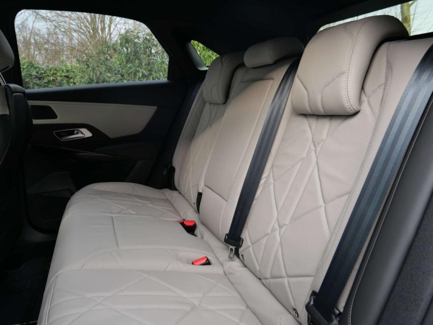 GARANTIE CONSTRUCTEUR TOT 48 STE MAAND OF MAX 60000KM 

MET AFNEEMBARE TREKHAAK 


Wagen te bezichtigen bij :
Garage Palermo 
Kezelberg 11
8560 Moorsele
maa tem vrij : 08u00-12u00 & 13u30-18u00
zat : op afspraak 
tel : 00 32 (0)56 50 99 84
gsm :  00 32 (0)468 51 35 59
info@garagepalermo.be

Prijs is inclusief het afleverpakket (t.w.v. €199) : keuring, onderhoud uitgevoerd vóór levering & professionele opkuis.
Wenst u een overname van uw huidige wagen ? Geen enkel probleem, wij geven u een eerlijke overnameprijs.
Bent u ook op zoek naar een autolening of -leasing ? Wij helpen u graag !
Bijkomende vragen ? Een afspraak of testrit ? Contacteer ons vrijblijvend!

Volledige stock te ontdekken op:  www.garagepalermo.be