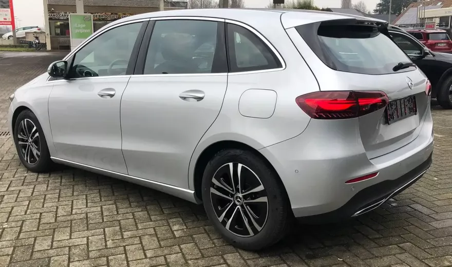 Mercedes-Benz B 180