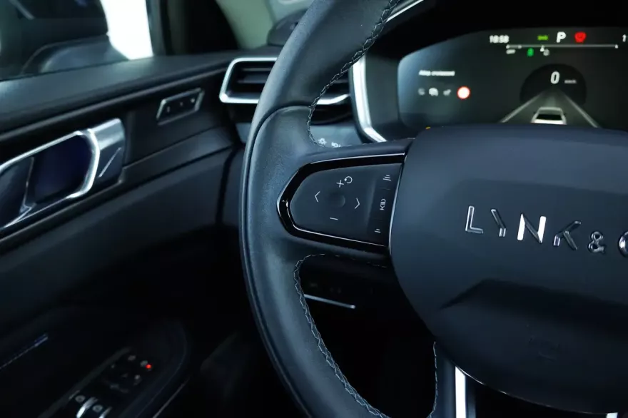 Lynk & Co 01