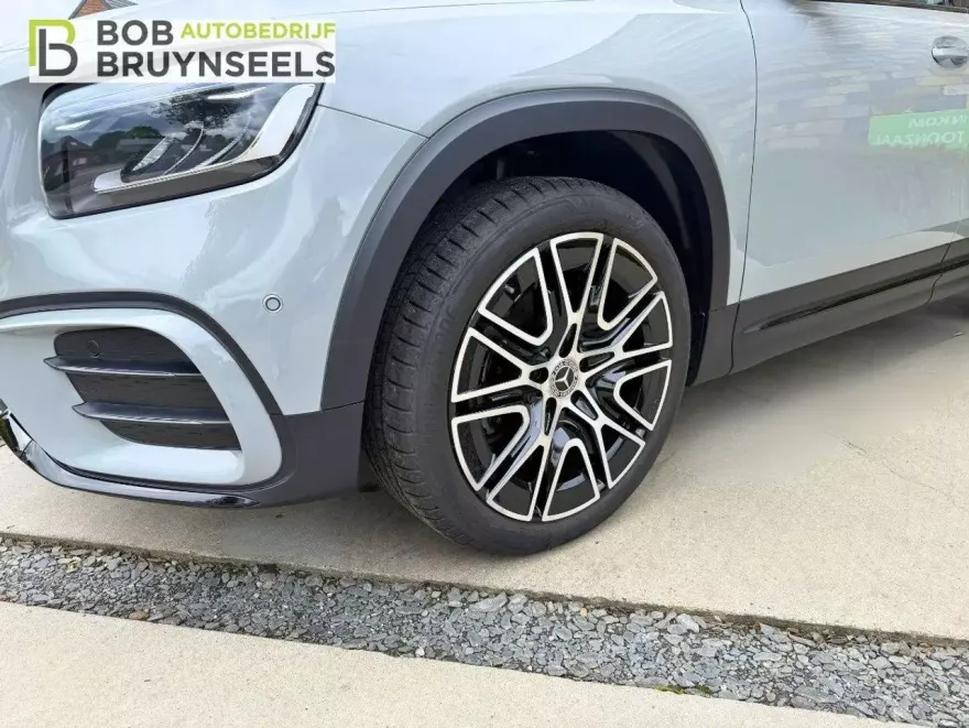Mercedes-Benz GLB 180