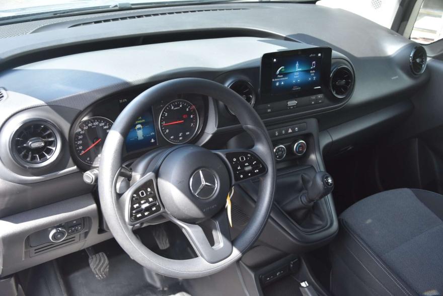 ?? Informatie in het Nederlands: Merk: Mercedes-Benz. Model: T-Class. Type: CITAN Tourer 110 Carplay/Dab+. Transmissie: 6 versnellingen, Handgeschakeld. Ledig gewicht: 1.636 kg. Schade: schadevrij. BTW/marge: BTW verrekenbaar voor ondernemers. CAR GALLERY DE GEYNDT; "passion for your mobility"; www.garagedegeyndt.be; Financiering,leasing op maat ter plaatse mogelijk; Overname voertuig mogelijk; Eigen dienst naverkoop alle merken; 12 Maand waarborg; Waarborg tot 48 Maand mogelijk (optie); Car-Pass; Tweedehandskeuring inbegrepen. ?? Information in English: Brand: Mercedes-Benz. Model: T-Class. Type: CITAN Tourer 110 Carplay/Dab+. Transmission: 6 gears, Manual gearbox. Empty weight: 1.636 kg. Damages: none. VAT/margin: VAT qualifying. CAR GALLERY DE GEYNDT; "passion for your mobility"; www.garagedegeyndt.be; Financiering,leasing op maat ter plaatse mogelijk; Overname voertuig mogelijk; Eigen dienst naverkoop alle merken; 12 Maand waarborg; Waarborg tot 48 Maand mogelijk (optie); Car-Pass; Tweedehandskeuring inbegrepen. ?? Informations en Français: Marque: Mercedes-Benz. Modèle: T-Class. Type: CITAN Tourer 110 Carplay/Dab+. Transmission: 6 vitesses, Commande manuelle. Poids à vide: 1.636 kg. Dommages: aucun. TVA/marge: TVA déductible. CAR GALLERY DE GEYNDT; "passion for your mobility"; www.garagedegeyndt.be; Financiering,leasing op maat ter plaatse mogelijk; Overname voertuig mogelijk; Eigen dienst naverkoop alle merken; 12 Maand waarborg; Waarborg tot 48 Maand mogelijk (optie); Car-Pass; Tweedehandskeuring inbegrepen