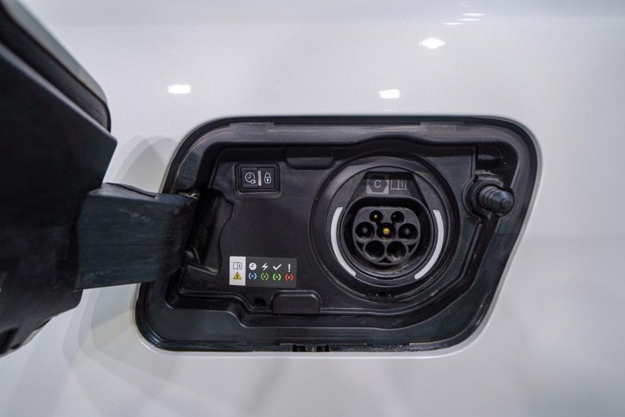 Peugeot 3008 PHEV hybrid 225 e-eat8 allure pack 180 AT