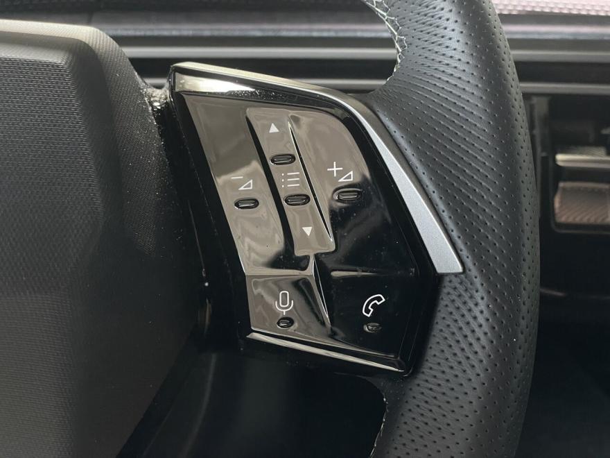 
<p>Alle&nbsp;<strong>DECAIGNY SELECTED CARS&nbsp;&amp; VANS</strong>&nbsp;worden op 110 punten gecontroleerd - Minimum 1 jaar garantie &nbsp;– Europese wagen - Uitgebreide testrit mogelijk om onze kwaliteit te ervaren. Onze hoog opgeleide medewerkers garanderen U kwaliteit en perfecte service.<br>Bezoek onze website :&nbsp;https://www.decaigny.be&nbsp;&nbsp;en vind uw droomwagen!</p><p><span>
</span></p><p><strong>Flexlease</strong>&nbsp;: Alles omvattend leaseprogramma voor bedrijf en particulier. Bezoek onze website : &nbsp;https://www.flexlease.rent&nbsp;.</p><p><span>
</span></p><p><strong>Cash Your Car&nbsp;</strong>: Wij doen overnames van alle wagens, ongeacht leeftijd of merk. Bezoek onze website :&nbsp;https://www.cashyourcar.be.</p><p><span>
</span></p><p><strong>Decaigny Care</strong>&nbsp;: Tot 10 jaar garantie a.d.h.v. een op maat gemaakt onderhoudscontract.</p><p><span>
</span></p><p>Neem vrijblijvend contact op met onze dienst verkoop.<br>Bedankt voor uw interesse in onze diensten. Familie Decaigny en het ganse team.</p><p><span>
</span></p><p>Prijs exclusief kit voor ingebruikname (onderhoud, duplicaat nummerplaat, jaar Europese bijstand, poetsbeurt binnen en buiten, keuring voor verkoop) van €350 incl.&nbsp;BTW.</p>
