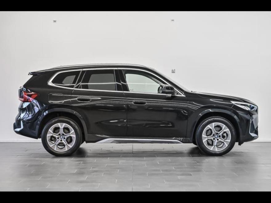 <p>&amp;nbsp;</p>
<p><span>01CB</span> <span>CO2 omvang</span></p>
<p><span>01DF</span> <span>Emissienorm EU6 rde II</span></p>
<p><span>01EC</span> <span>BMW LM-velg Aerodynamik 866 STD</span></p>
<p><span>0230</span> <span>EU-specifieke extra werkzaamheden</span></p>
<p><span>02PA</span> <span>Wielbout met slot</span></p>
<p><span>02TF</span> <span>Steptronic met versnel.bak met dub.kop.</span></p>
<p><span>02VB</span> <span>Bandenspanningsweergave</span></p>
<p><span>03AT</span> <span>Dakreling aluminium glanzend</span></p>
<p><span>03BE</span> <span>Spiegelkappen zwart</span></p>
<p><span>03MB</span> <span>Indiv. exterieurlijn alu. gesatineerd</span></p>
<p><span>0420</span> <span>Verduisterde ruiten</span></p>
<p><span>0478</span> <span>Kinderstoeltjebevestiging</span></p>
<p><span>0481</span> <span>Sportstoel</span></p>
<p><span>0494</span> <span>Stoelverwarming bestuurder/passagier</span></p>
<p><span>04AT</span> <span>Interieurstrips hoogglanzend zwart</span></p>
<p><span>04NW</span> <span>LUXURY DASHBOARD</span></p>
<p><span>04T2</span> <span>LADEKABEL PROFESSIONAL (MODE 3)</span></p>
<p><span>04U9</span> <span>Akoestische voetgangersbescherming</span></p>
<p><span>0548</span> <span>Kilometersnelheidsmeter</span></p>
<p><span>05AV</span> <span>Active Guard</span></p>
<p><span>05DM</span> <span>Parkeerhulpsysteem</span></p>
<p><span>0654</span> <span>DAB-Tuner (voorbereid voor DAB+)</span></p>
<p><span>06AE</span> <span>Teleservices</span></p>
<p><span>06AF</span> <span>Wettelijke noodoproep</span></p>
<p><span>06AK</span> <span>Connected Drive Services</span></p>
<p><span>07CG</span> <span>BMW Repair Inclusive</span></p>
<p><span>07HW</span> <span>X Line</span></p>
<p><span>0851</span> <span>Taal Duits</span></p>
<p><span>0886</span> <span>Boorddocumentatie Nederlands</span></p>
<p><span>08KA</span> <span>Olieverversingsinterval 24 mnd/30.000 km</span></p>
<p><span>08R9</span> <span>Koelmiddel R1234yf</span></p>
<p><span>08TF</span> <span>Actieve voetgangersbescherming</span></p>
<p><span>08WN</span> <span>Regeling E</span></p>
<p><span>08WQ</span> <span>Regeling G</span></p>
<p><span>09T5</span> <span>Specifieke accessoires X</span></p>
<p>&amp;nbsp;</p>
<p>&amp;nbsp;</p>