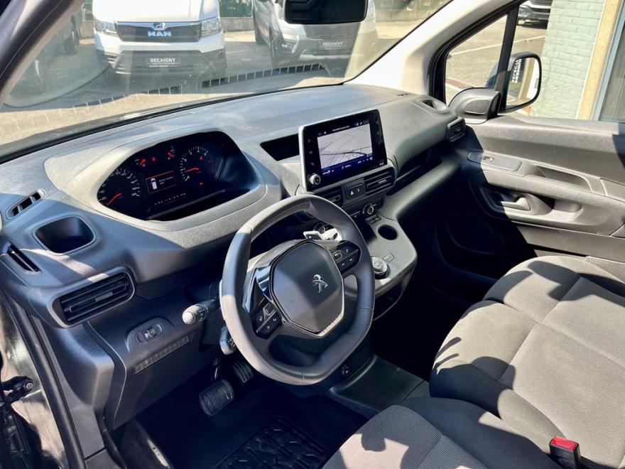 Deze wagen is te bezichtigen op volgend adres : Roeselaarsestraat 38, 8850 Ardooie.
Bij interesse kunt u ons bereiken via GSM : 0489/82.51.71 of via E-MAIL :  jeanmichel.vantroys@decaigny.be
Alle DECAIGNY SELECTED CARS & VANS worden op 110 punten gecontroleerd - Minimum 1 jaar garantie  – Europese wagen - Uitgebreide testrit mogelijk om onze kwaliteit te ervaren. Onze hoog opgeleide medewerkers garanderen U kwaliteit en perfecte service.
 Bezoek onze website : https://www.decaigny.be  en vind uw droomwagen!
Flexlease : Alles omvattend leaseprogramma voor bedrijf en particulier. Bezoek onze website :  https://www.flexlease.rent .
Cash Your Car : Wij doen overnames van alle wagens, ongeacht leeftijd of merk. Bezoek onze website : https://www.cashyourcar.be.
Decaigny Care : Tot 10 jaar garantie a.d.h.v. een op maat gemaakt onderhoudscontract.
Neem vrijblijvend contact op met onze dienst verkoop.
 Bedankt voor uw interesse in onze diensten. Familie Decaigny en het ganse team.
Prijs exclusief kit voor ingebruikname (onderhoud, duplicaat nummerplaat, jaar Europese bijstand, poetsbeurt binnen en buiten, keuring voor verkoop) van €240 incl. BTW.
 
Toutes DECAIGNY SELECTED CARS & VANS sont contrôlées sur 110points – Garantie minimum de 1 an – Voiture européenne – Possibilité d’essais approfondis afin d’aprrécier notre qualité. Notre personnel hautement qualifié vous garantit un parfait service de qualité.
Visitez notre site: https://www.decaigny.be et trouvez la voiture de vos rêves!
 Flexlease : programme de lease complet pour les entreprises et les particuliers. Visitez notre site: https://www.flexlease.rent.
Cash Your Car : nous procédons à l'acquisition de toutes les voitures, quel que soit leur âge ou leur marque. Visitez notre site:https://www.cashyourcar.be.
Decaigny Care: Jusqu'à 10 ans de garantie basée sur un contrat de maintenance sur mesure.
N'hésitez pas à contacter notre service commercial.
Merci de votre intérêt pour nos services. La famille Decaigny et toute l'équipe.
Prix hors kit de mise en service (entretien, duplicate de plaque d'immatriculation, 12 mois d'assistance européenne, nettoyage intérieur et extérieur, contrôle technique de vente) de 240 € TTC.