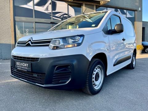 Deze wagen is te bezichtigen op volgend adres : Roeselaarsestraat 38, 8850 Ardooie.
Bij interesse kunt u ons bereiken via GSM : 0489/82.51.71 of via E-MAIL : jeanmichel.vantroys@decaigny.be
Alle DECAIGNY SELECTED CARS & VANS worden op 110 punten gecontroleerd - Minimum 1 jaar garantie – Europese wagen - Uitgebreide testrit mogelijk om onze kwaliteit te ervaren. Onze hoog opgeleide medewerkers garanderen U kwaliteit en perfecte service.
Bezoek onze website : https://www.decaigny.be en vind uw droomwagen!
Flexlease : Alles omvattend leaseprogramma voor bedrijf en particulier. Bezoek onze website : https://www.flexlease.rent .
Cash Your Car : Wij doen overnames van alle wagens, ongeacht leeftijd of merk. Bezoek onze website : https://www.cashyourcar.be.
Decaigny Care : Tot 10 jaar garantie a.d.h.v. een op maat gemaakt onderhoudscontract.
Neem vrijblijvend contact op met onze dienst verkoop.
Bedankt voor uw interesse in onze diensten. Familie Decaigny en het ganse team.
Prijs exclusief kit voor ingebruikname (onderhoud, duplicaat nummerplaat, jaar Europese bijstand, poetsbeurt binnen en buiten, keuring voor verkoop) van €240 incl. BTW.
Toutes DECAIGNY SELECTED CARS & VANS sont contrôlées sur 110points – Garantie minimum de 1 an – Voiture européenne – Possibilité d’essais approfondis afin d’aprrécier notre qualité. Notre personnel hautement qualifié vous garantit un parfait service de qualité.
Visitez notre site: https://www.decaigny.be et trouvez la voiture de vos rêves!
Flexlease : programme de lease complet pour les entreprises et les particuliers. Visitez notre site: https://www.flexlease.rent.
Cash Your Car : nous procédons à l'acquisition de toutes les voitures, quel que soit leur âge ou leur marque. Visitez notre site:https://www.cashyourcar.be.
Decaigny Care: Jusqu'à 10 ans de garantie basée sur un contrat de maintenance sur mesure.
N'hésitez pas à contacter notre service commercial.
Merci de votre intérêt pour nos services. La famille Decaigny et toute l'équipe.
Prix hors kit de mise en service (entretien, duplicate de plaque d'immatriculation, 12 mois d'assistance européenne, nettoyage intérieur et extérieur, contrôle technique de vente) de 240 € TTC.